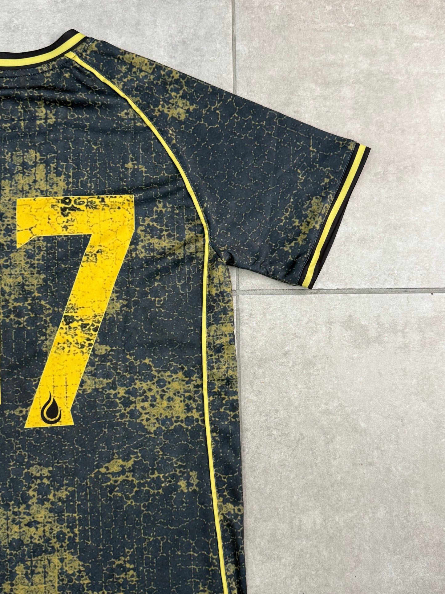 JERSEY "TOTY" N°4 - NOIR & JAUNE | MAILLOT DE FOOTBALL KAZADRIP